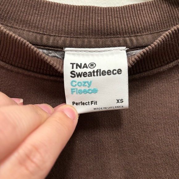 Aritzia Tna Sweatfleece Perfect Fit Sz XS Brown Oversized Crop Sweatshirt - Picture 3 of 8